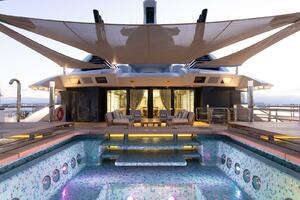 "Beskonačni" bazen, helidrom, osam soba: "Superjahta ruskog...