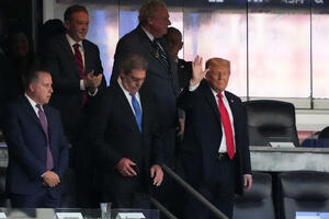 Pojačane bezbjednosne mjere na stadionu u Njujorku tokom Trampove...