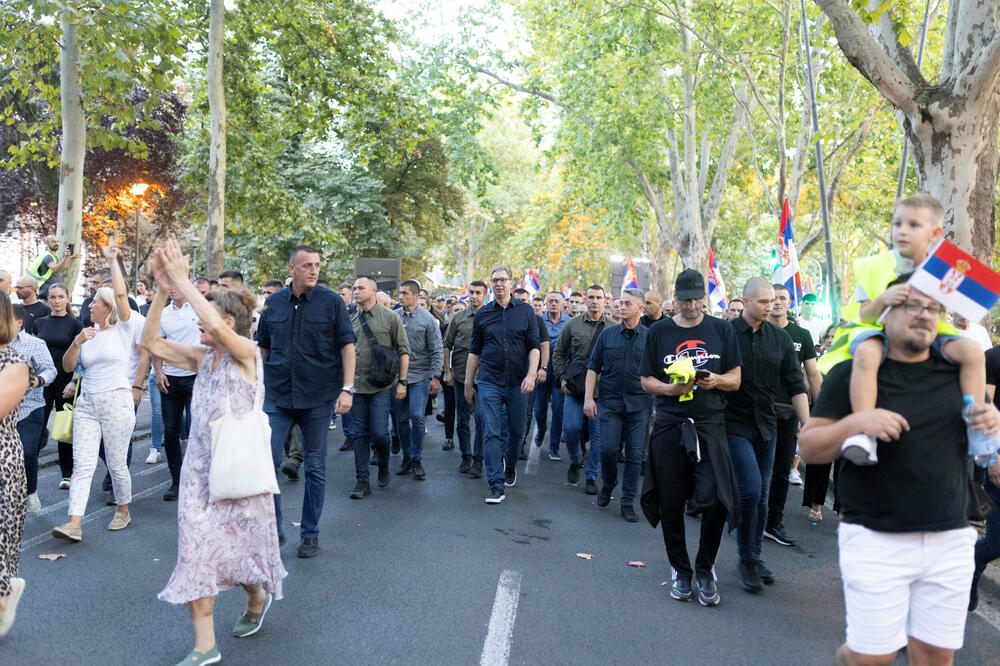 I Vučić se priključio protestnoj šetnji pristalica vlasti, Foto: Reuters