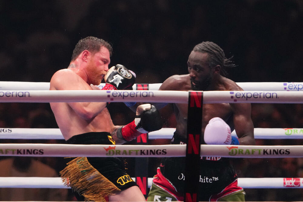 Kroford je nadvisio Kanela u Las Vegasu, ali je ostao bez najprestižnijeg pojasa, Foto: REUTERS