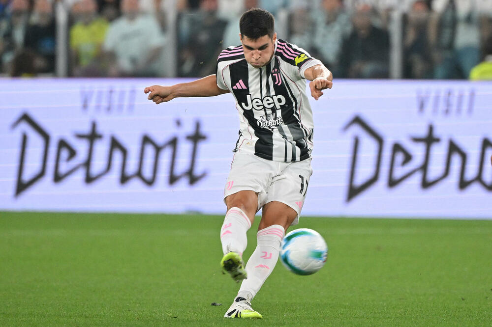 Njemu ne treba zalet - Adžić ima pušku u desnici, Foto: REUTERS