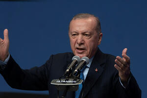 "Čvrsti" predsjednik tvrdi da se bori protiv korupcije, a rivali...