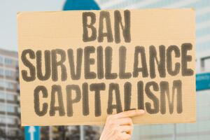 Od komunističkog dosijea do Fejsbuka: Život pod prismotrom