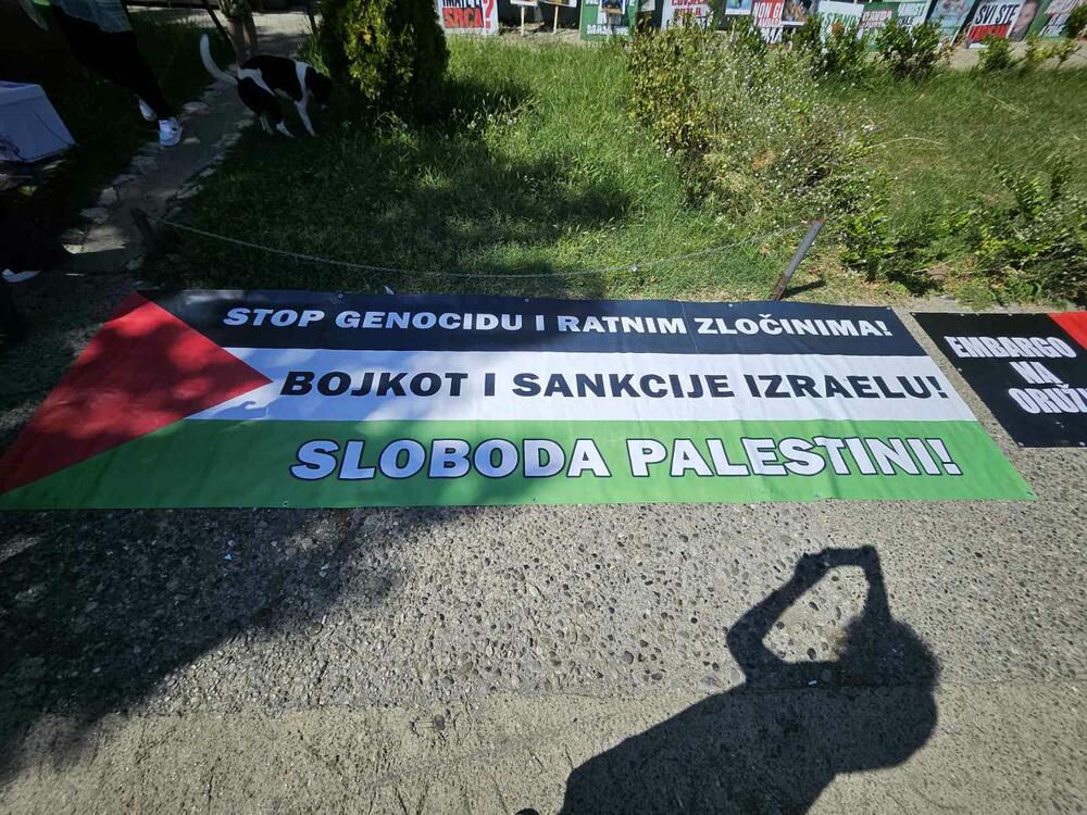 <p>Skup u Podgorici je organizovao Pokret solidarnosti sa Palestinom Crne Gore</p>  <p>Na protestu je učestvovalo više stotina građana</p>