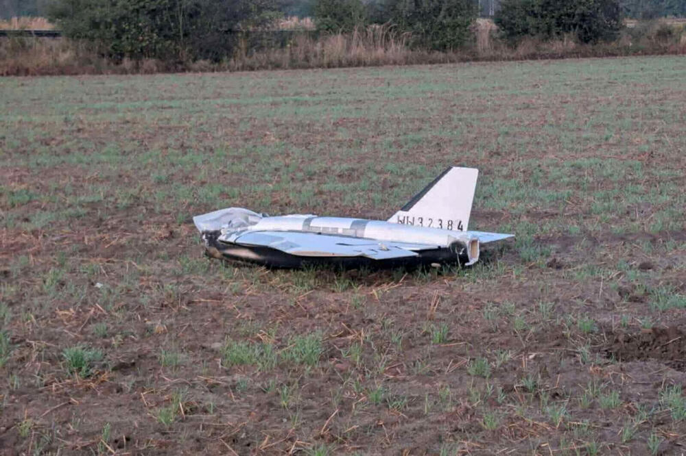 Oštećeni dron nakon pada u istočnopoljskom selu, Foto: Reuters