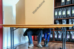 Dojče Vele: CDU ostaje najjača u Sjevernoj Rajni Vestfaliji,...