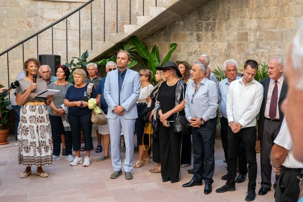 <p>Svečano polaganje vijenaca i podsjećanje na zatočenike iz Boke, istočne Hercegovine i južne Dalmacije tradicionalno i ove godine su organizovali OBNOR Herceg Novi i hotel Mamula Island, uz podršku Mjesne zajednice Luštica, Opštine Herceg Novi i Saveza organizacija boraca NOR 1941–1945.</p>