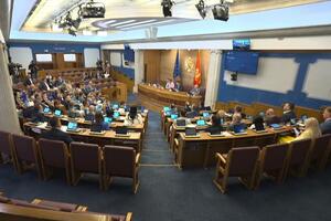 Poslanici nisu usvojili dnevni red, ništa od glasanja za izbor...