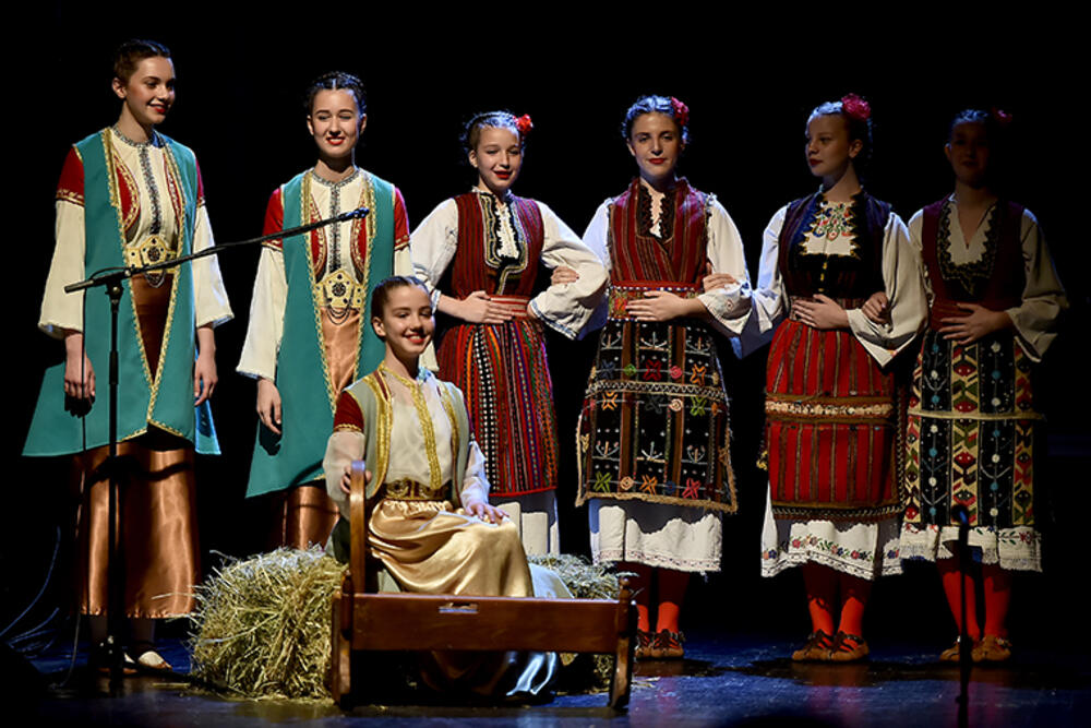 <p>Pozivamo <strong>djecu, omladince i odrasle</strong> da nam se pridruže i postanu dio naše velike folklorne porodice.</p>