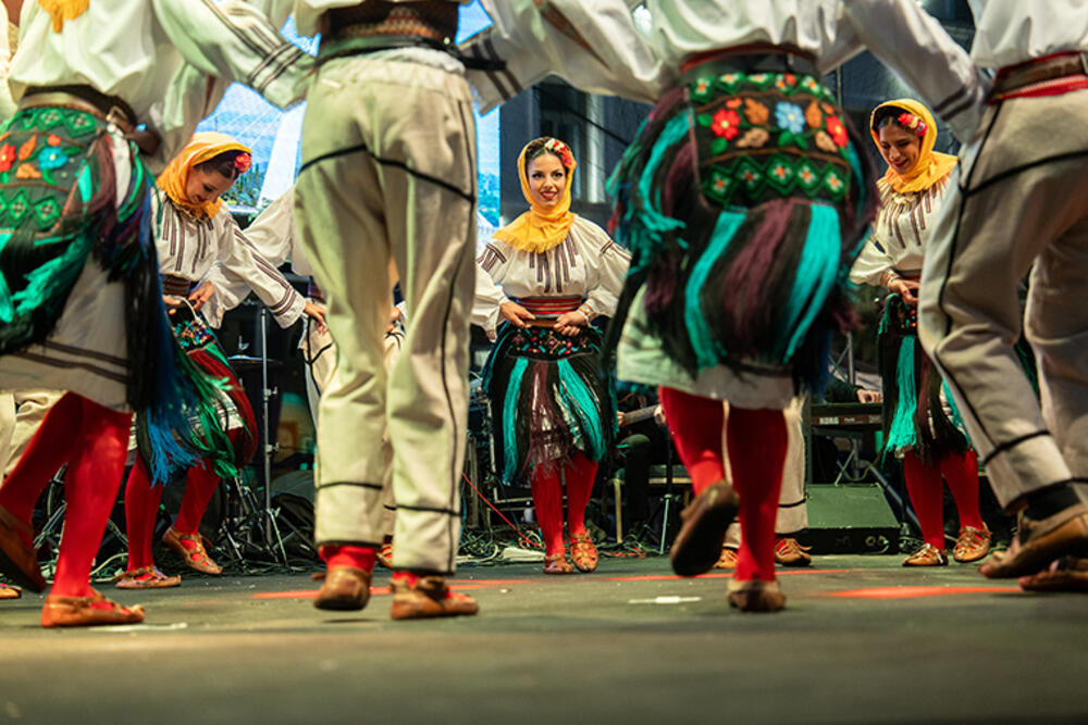 <p>Pozivamo <strong>djecu, omladince i odrasle</strong> da nam se pridruže i postanu dio naše velike folklorne porodice.</p>