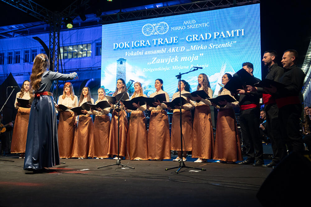 <p>Pozivamo <strong>djecu, omladince i odrasle</strong> da nam se pridruže i postanu dio naše velike folklorne porodice.</p>