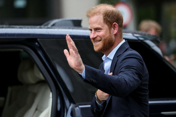 Princ Hari želi pomirenje sa britanskom kraljevskom porodicom
