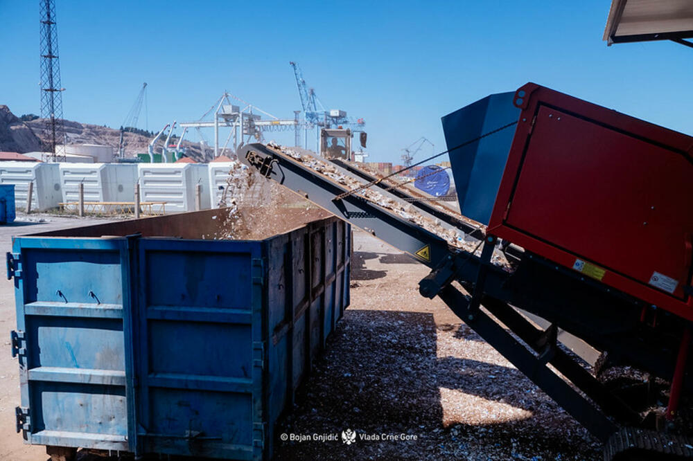 <p>Premijer Crne Gore Milojko Spajić je to kazao tokom današnje posjete Slobodnoj zoni, gdje je predvodio Koordinaciono tijelo za popis oduzete robe u tom dijelu "Luke Bar", čime je ozvaničen završetak aktivnosti na uništenju zaplijenjenih duvanskih proizvoda iz 2022. godine.</p>