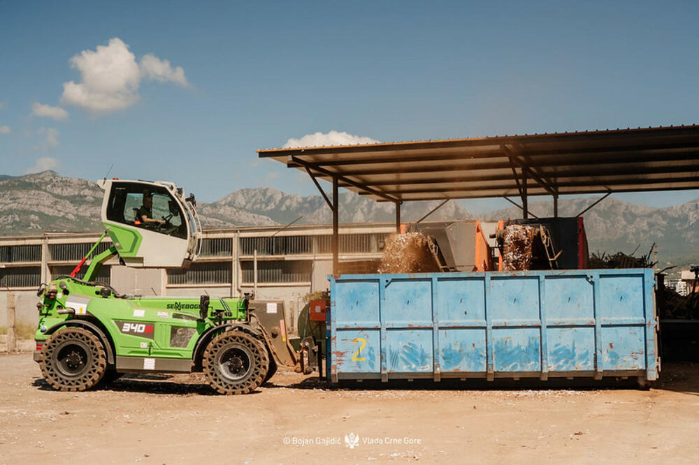<p>Premijer Crne Gore Milojko Spajić je to kazao tokom današnje posjete Slobodnoj zoni, gdje je predvodio Koordinaciono tijelo za popis oduzete robe u tom dijelu "Luke Bar", čime je ozvaničen završetak aktivnosti na uništenju zaplijenjenih duvanskih proizvoda iz 2022. godine.</p>