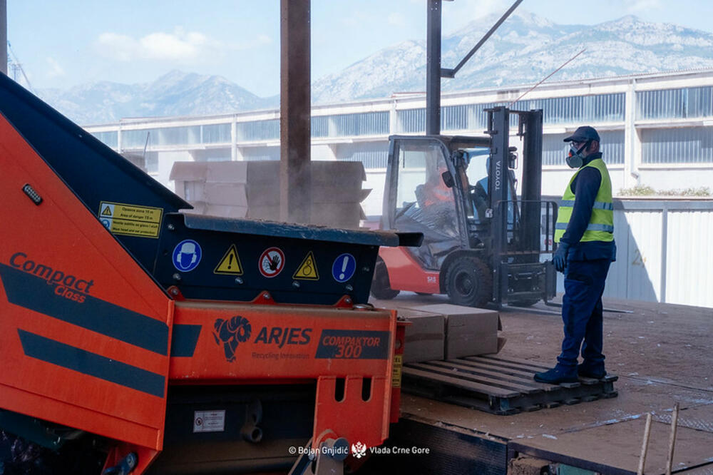 <p>Premijer Crne Gore Milojko Spajić je to kazao tokom današnje posjete Slobodnoj zoni, gdje je predvodio Koordinaciono tijelo za popis oduzete robe u tom dijelu "Luke Bar", čime je ozvaničen završetak aktivnosti na uništenju zaplijenjenih duvanskih proizvoda iz 2022. godine.</p>