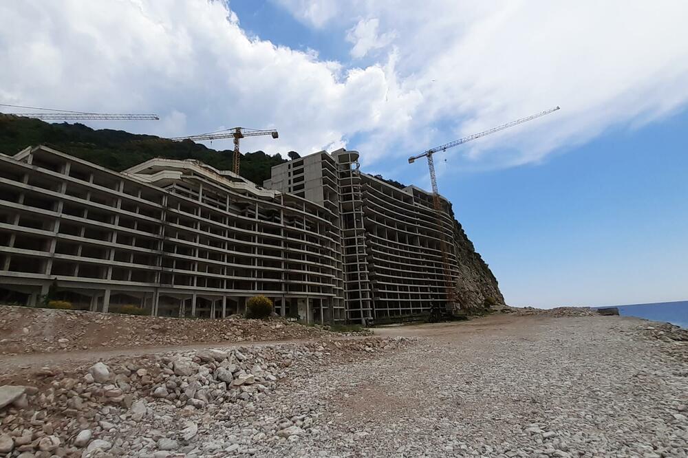 Jedan od nelegalnih objekata pod hipotekom: Hotel As, Foto: Biljana Matijasevic