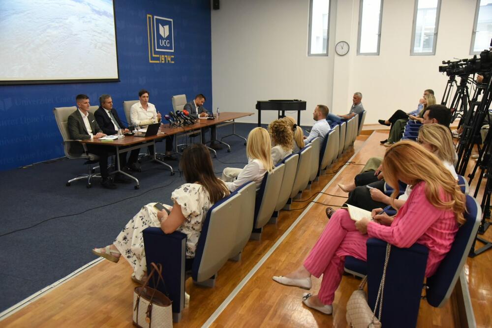 Sa konferencije za medije