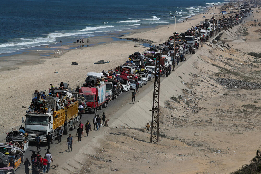Raseljeni Palestinci napuštaju sjever Gaze, Foto: REUTERS
