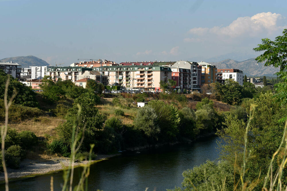 Glavni grad raspisao tender za nabavku dva natpisa “I love Podgorica” vrijedan više od 16.000 eura (ilustracija), Foto: BORIS PEJOVIC
