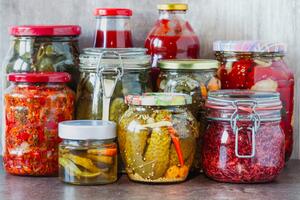 Pet najbržih recepata za zimnicu: ukusno, domaće i spremno za tren