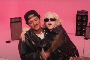 Rose sa singlom "APT" premašila dvije milijarde pregleda na...