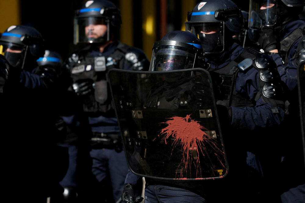 <p>Sindikati koji su sazvali štrajk zalažu se za odustajanje od predloženih budžetski rezova, od zamrzavanja socijalnih davanja i drugih mjera štednje. Oni smatraju da će te mjere dalje udarati po džepu nisko plaćene radnike i ljude srednje klase, a zbog kojih su već pale dvije vlade</p>