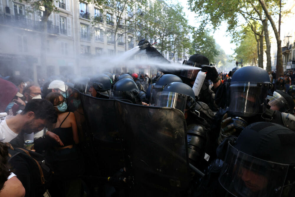 <p>Sindikati koji su sazvali štrajk zalažu se za odustajanje od predloženih budžetski rezova, od zamrzavanja socijalnih davanja i drugih mjera štednje. Oni smatraju da će te mjere dalje udarati po džepu nisko plaćene radnike i ljude srednje klase, a zbog kojih su već pale dvije vlade</p>
