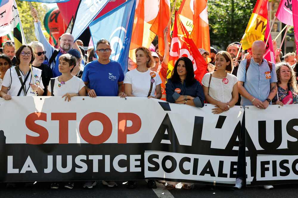 <p>Sindikati koji su sazvali štrajk zalažu se za odustajanje od predloženih budžetski rezova, od zamrzavanja socijalnih davanja i drugih mjera štednje. Oni smatraju da će te mjere dalje udarati po džepu nisko plaćene radnike i ljude srednje klase, a zbog kojih su već pale dvije vlade</p>