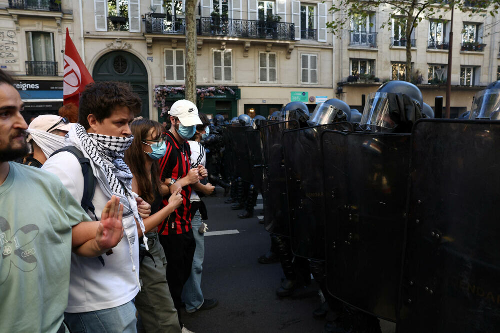 <p>Sindikati koji su sazvali štrajk zalažu se za odustajanje od predloženih budžetski rezova, od zamrzavanja socijalnih davanja i drugih mjera štednje. Oni smatraju da će te mjere dalje udarati po džepu nisko plaćene radnike i ljude srednje klase, a zbog kojih su već pale dvije vlade</p>