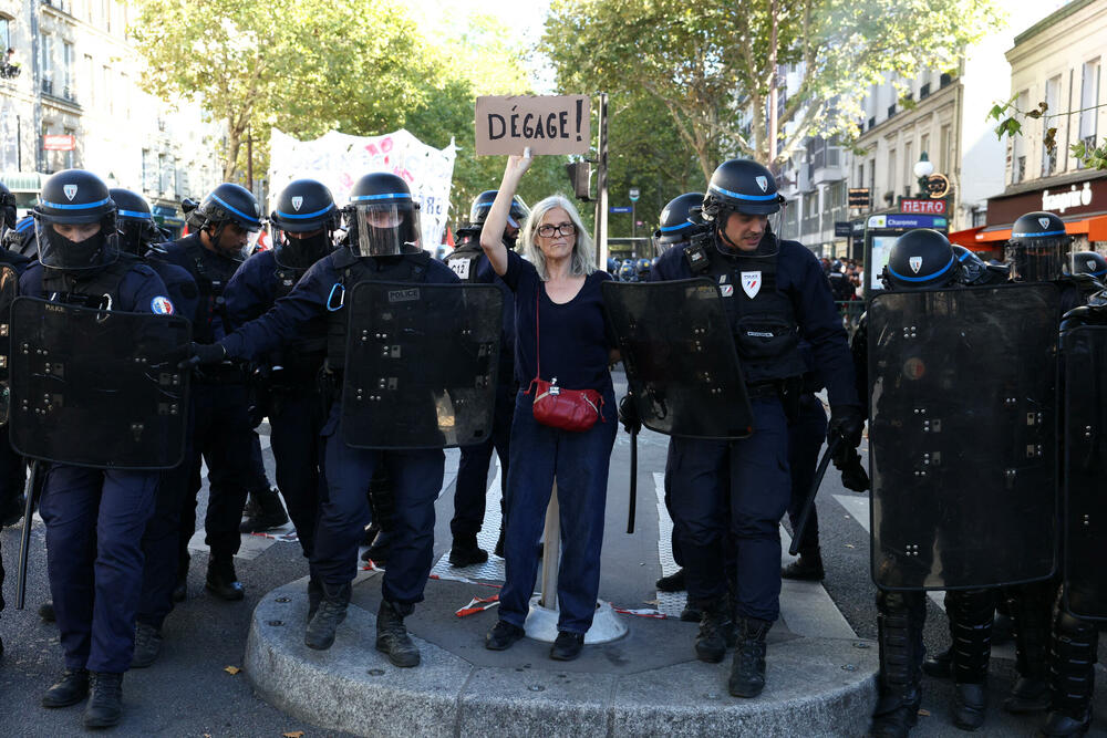 <p>Sindikati koji su sazvali štrajk zalažu se za odustajanje od predloženih budžetski rezova, od zamrzavanja socijalnih davanja i drugih mjera štednje. Oni smatraju da će te mjere dalje udarati po džepu nisko plaćene radnike i ljude srednje klase, a zbog kojih su već pale dvije vlade</p>