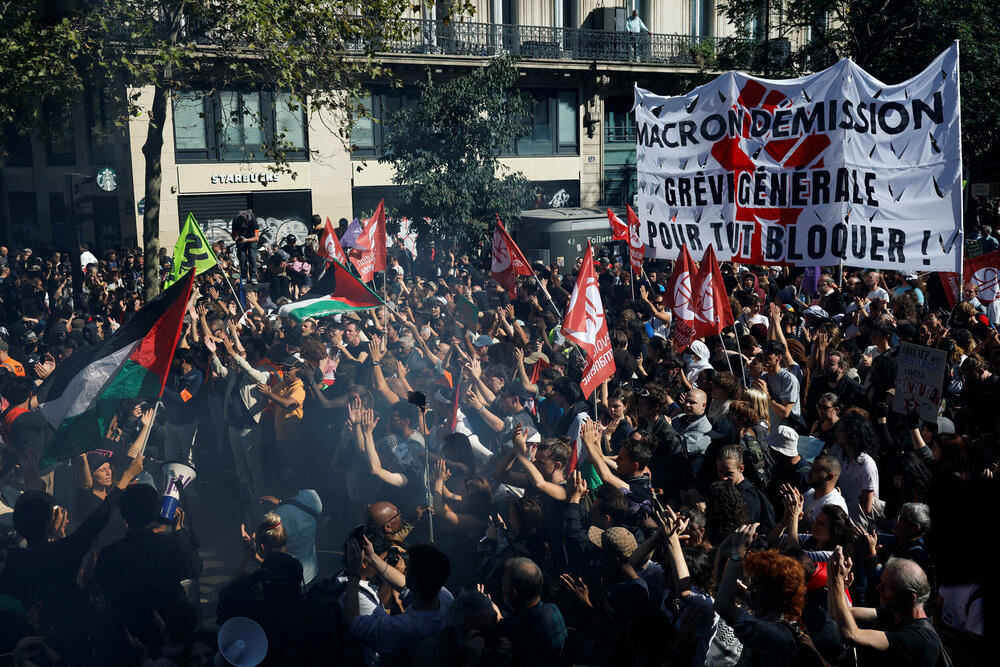 <p>Sindikati koji su sazvali štrajk zalažu se za odustajanje od predloženih budžetski rezova, od zamrzavanja socijalnih davanja i drugih mjera štednje. Oni smatraju da će te mjere dalje udarati po džepu nisko plaćene radnike i ljude srednje klase, a zbog kojih su već pale dvije vlade</p>