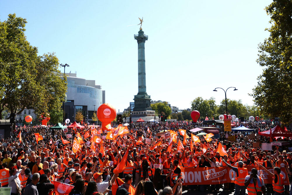 <p>Sindikati koji su sazvali štrajk zalažu se za odustajanje od predloženih budžetski rezova, od zamrzavanja socijalnih davanja i drugih mjera štednje. Oni smatraju da će te mjere dalje udarati po džepu nisko plaćene radnike i ljude srednje klase, a zbog kojih su već pale dvije vlade</p>