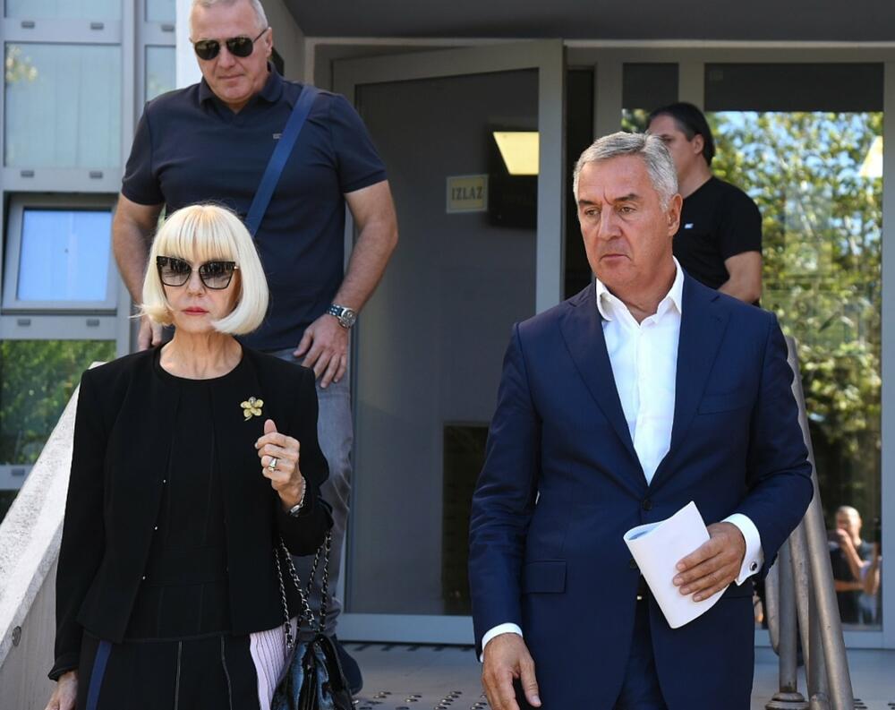 <p>Održano ročište u sporu koji bivši predsjednik države vodi protiv ASK-a. On je tužio tu agenciju zbog odluke da je prekršio zakon u vezi sa rivolving karticom Atlas banke, traži naknadu štete zbog povrede prava ličnosti u iznosu od 5.000 eura</p>