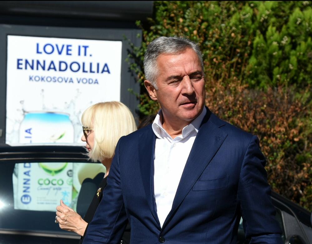 <p>Održano ročište u sporu koji bivši predsjednik države vodi protiv ASK-a. On je tužio tu agenciju zbog odluke da je prekršio zakon u vezi sa rivolving karticom Atlas banke, traži naknadu štete zbog povrede prava ličnosti u iznosu od 5.000 eura</p>