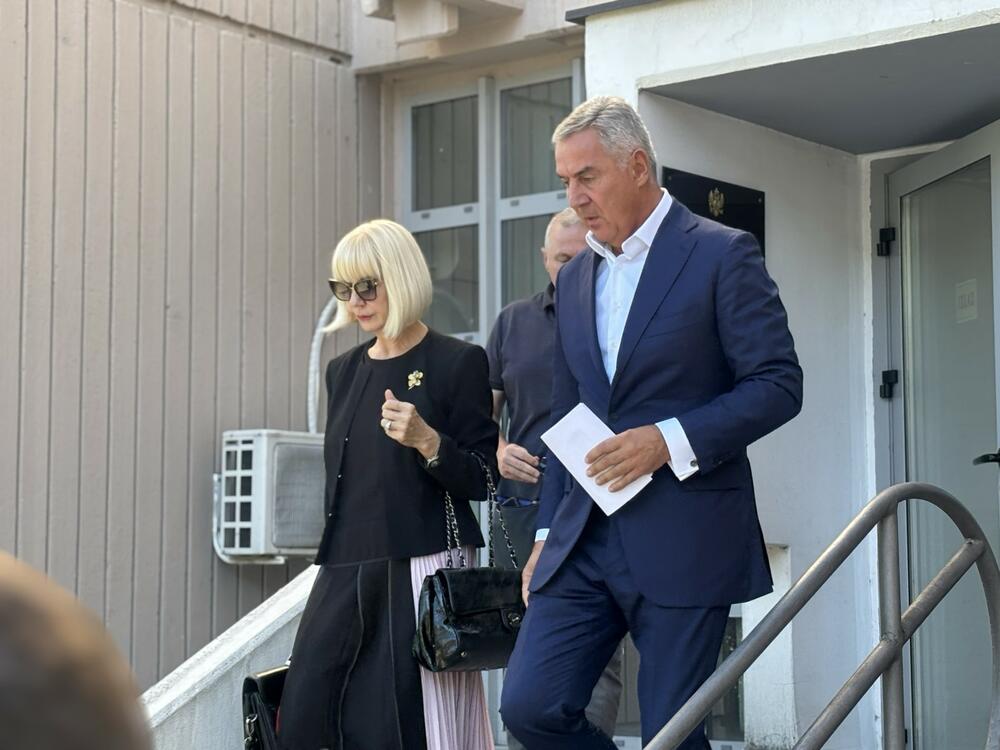 <p>Održano ročište u sporu koji bivši predsjednik države vodi protiv ASK-a. On je tužio tu agenciju zbog odluke da je prekršio zakon u vezi sa rivolving karticom Atlas banke, traži naknadu štete zbog povrede prava ličnosti u iznosu od 5.000 eura</p>