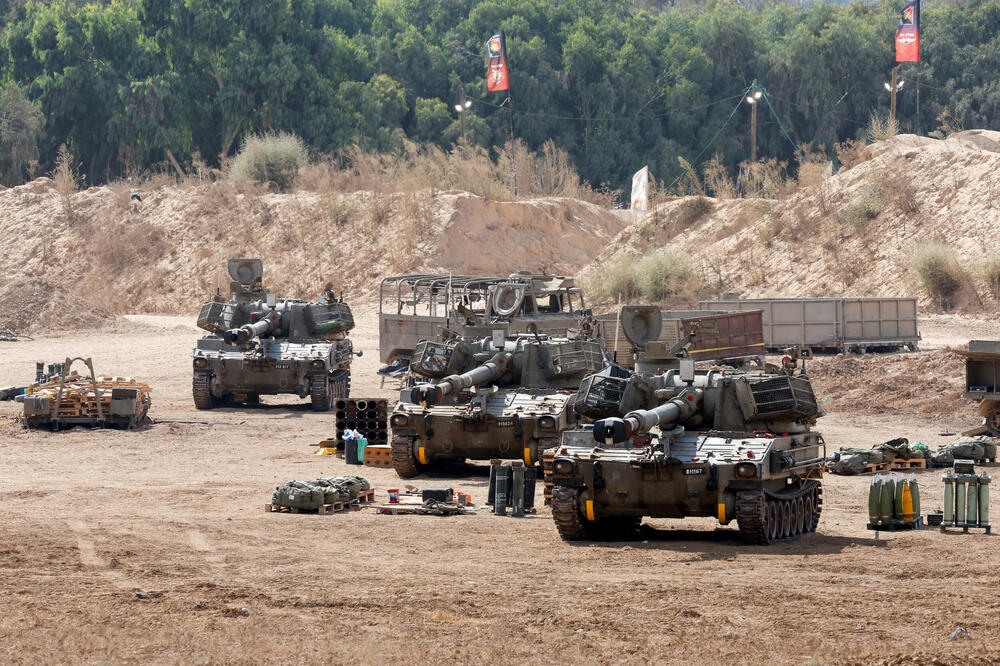 Izraelski tenkovi na granici sa Gazom, Foto: REUTERS