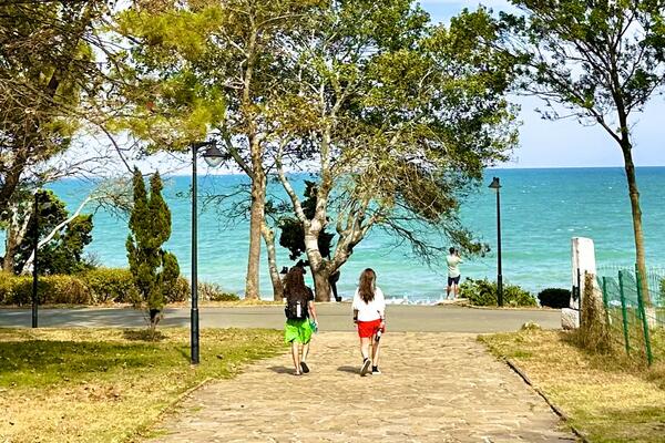 Burgas – čipka boje šampanjca