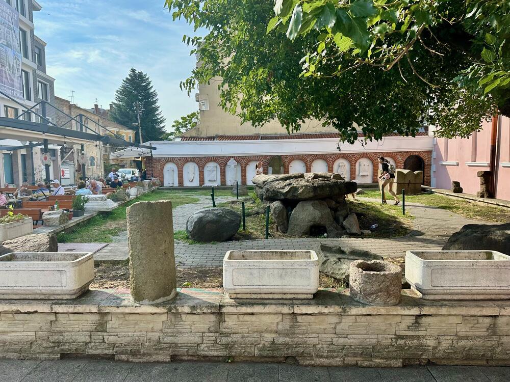 Dolmen u Muzeju Burgasa