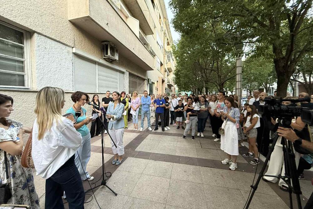 Sa okupljanja ispred Vlade, Foto: Nikola Saveljić