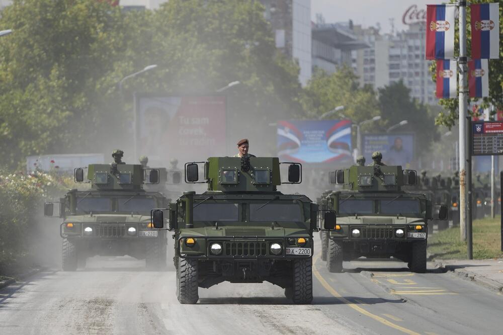 Srbijanski vojnici na ulicama Beograda: Pripreme za paradu, Foto: Beta/AP