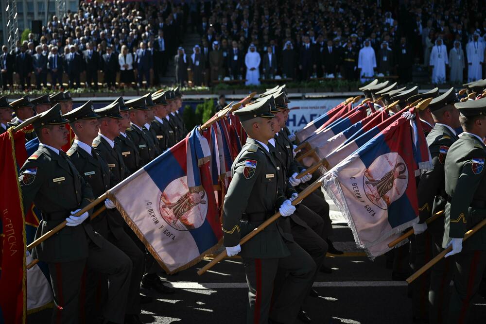 <p>"Na ovome smo zajedno radili, vojnici i građani, država i narod. Ovo je i opstanak i pobjeda Srbije koja hoće mir i prosperitet i umije da sačuva svoje dostojanstvo, teritoriju i budućnost", rekao je predsjednik te države</p>