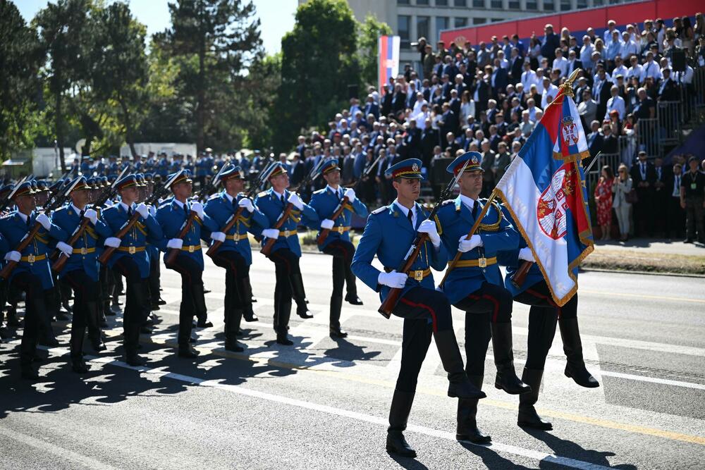 <p>"Na ovome smo zajedno radili, vojnici i građani, država i narod. Ovo je i opstanak i pobjeda Srbije koja hoće mir i prosperitet i umije da sačuva svoje dostojanstvo, teritoriju i budućnost", rekao je predsjednik te države</p>
