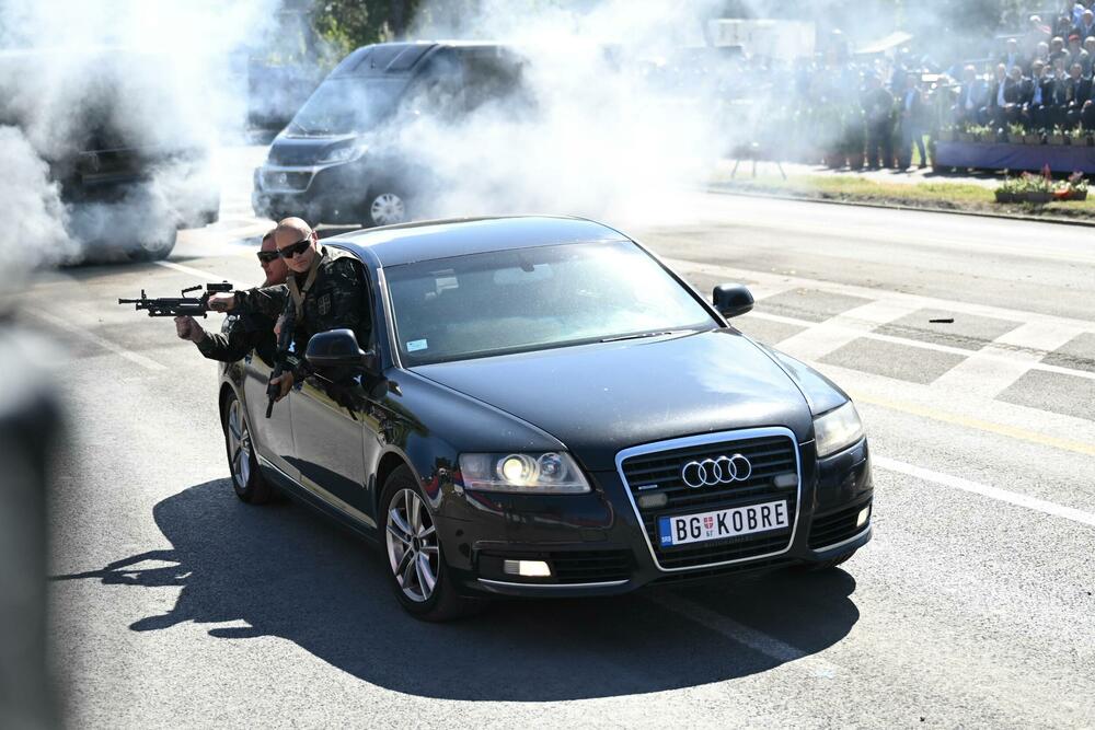 <p>"Na ovome smo zajedno radili, vojnici i građani, država i narod. Ovo je i opstanak i pobjeda Srbije koja hoće mir i prosperitet i umije da sačuva svoje dostojanstvo, teritoriju i budućnost", rekao je predsjednik te države</p>