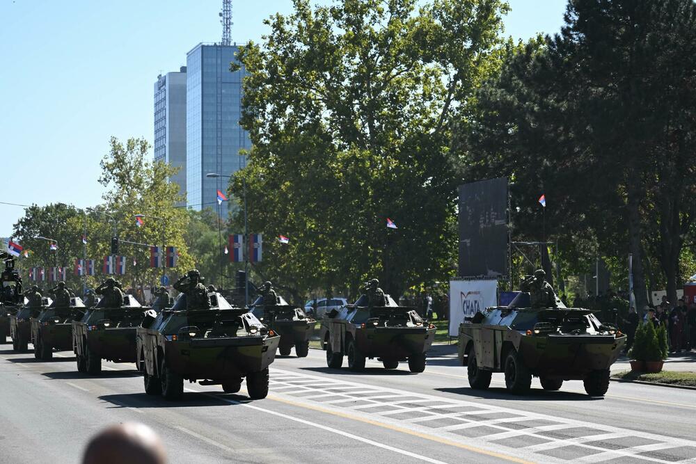 <p>"Na ovome smo zajedno radili, vojnici i građani, država i narod. Ovo je i opstanak i pobjeda Srbije koja hoće mir i prosperitet i umije da sačuva svoje dostojanstvo, teritoriju i budućnost", rekao je predsjednik te države</p>