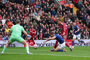 Liverpul opet vodio 2:0 pa rizikovao, ali protiv Evertona nije...