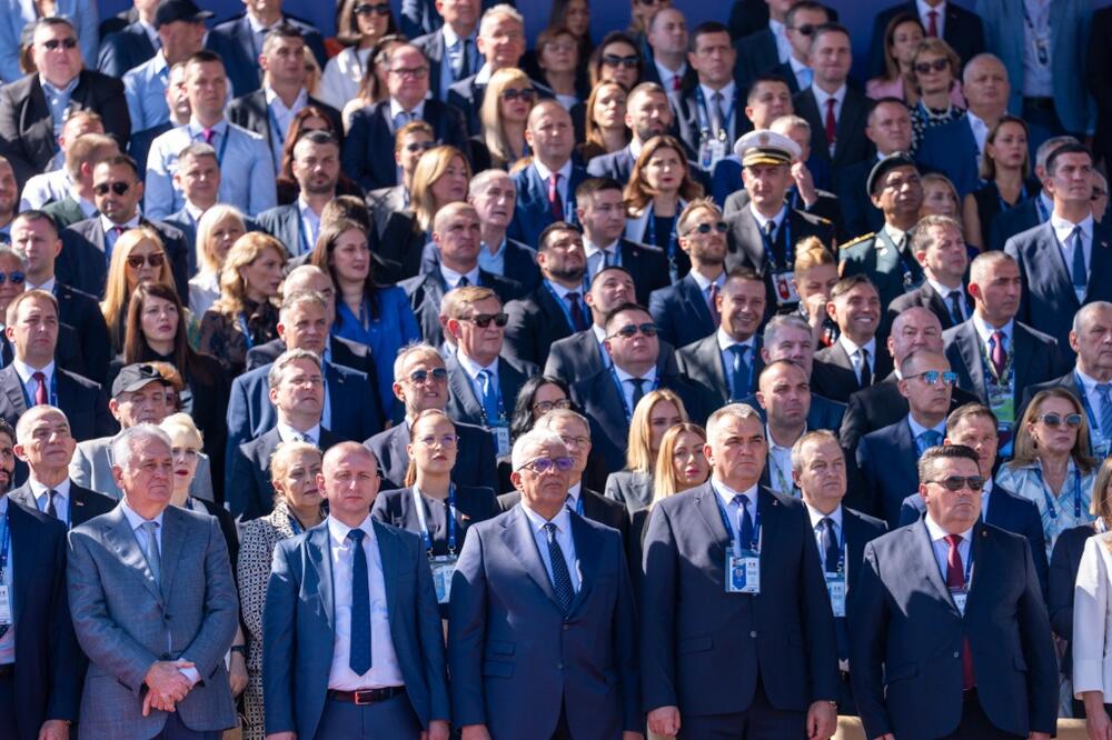 Jedna od fotografija koju je objavio Mandić na Iksu, Foto: Skupština Crne Gore