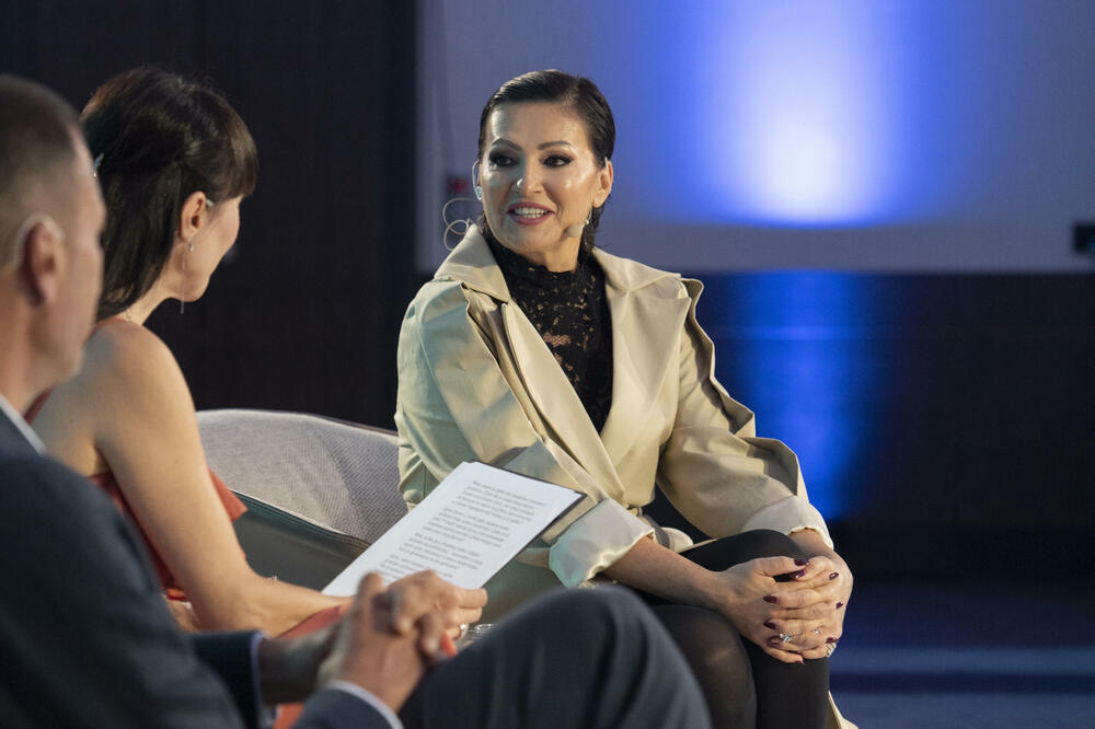 <p>Osnivač Connectuj.me platforme Goran Delić, poručio je da je kreiran model koji povezuje izuzetne pojedince i kreira autentičan prostor za razmjenu ideja, dodajući da ćemo u godinama pred nama promovisati inicijative za održivu budućnost i otvarati prostor za konstruktivnu diskusiju o svim važnim temama</p>