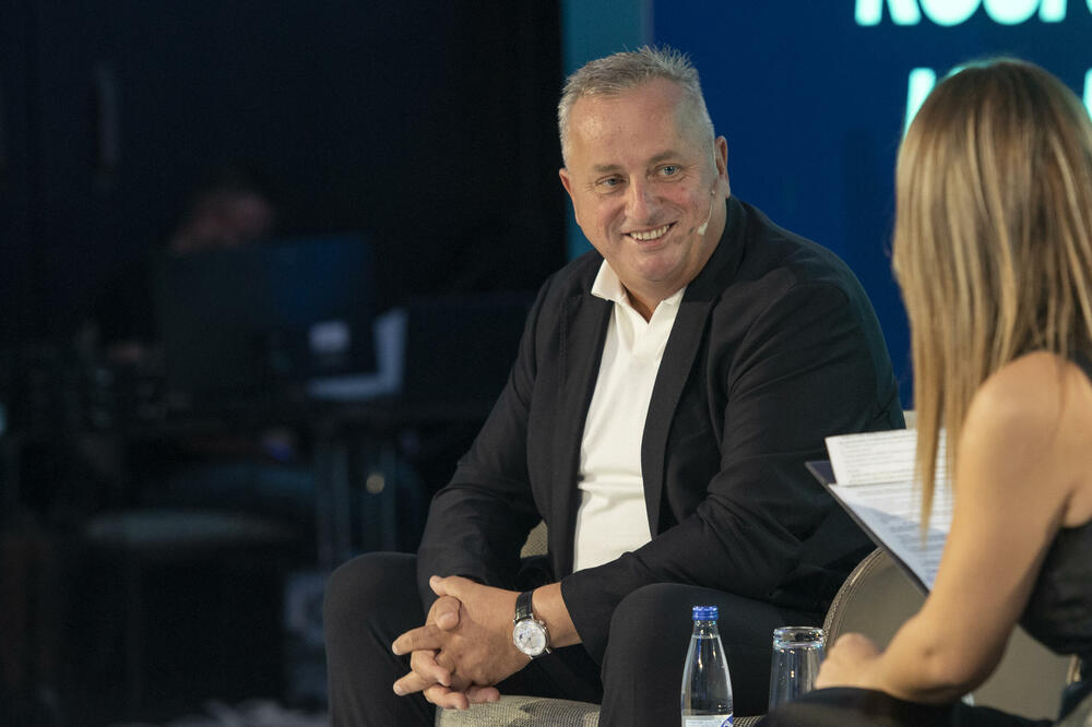 <p>Osnivač Connectuj.me platforme Goran Delić, poručio je da je kreiran model koji povezuje izuzetne pojedince i kreira autentičan prostor za razmjenu ideja, dodajući da ćemo u godinama pred nama promovisati inicijative za održivu budućnost i otvarati prostor za konstruktivnu diskusiju o svim važnim temama</p>