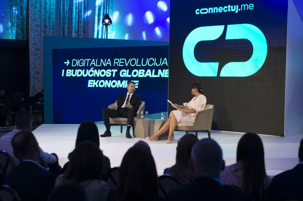 <p>Osnivač Connectuj.me platforme Goran Delić, poručio je da je kreiran model koji povezuje izuzetne pojedince i kreira autentičan prostor za razmjenu ideja, dodajući da ćemo u godinama pred nama promovisati inicijative za održivu budućnost i otvarati prostor za konstruktivnu diskusiju o svim važnim temama</p>