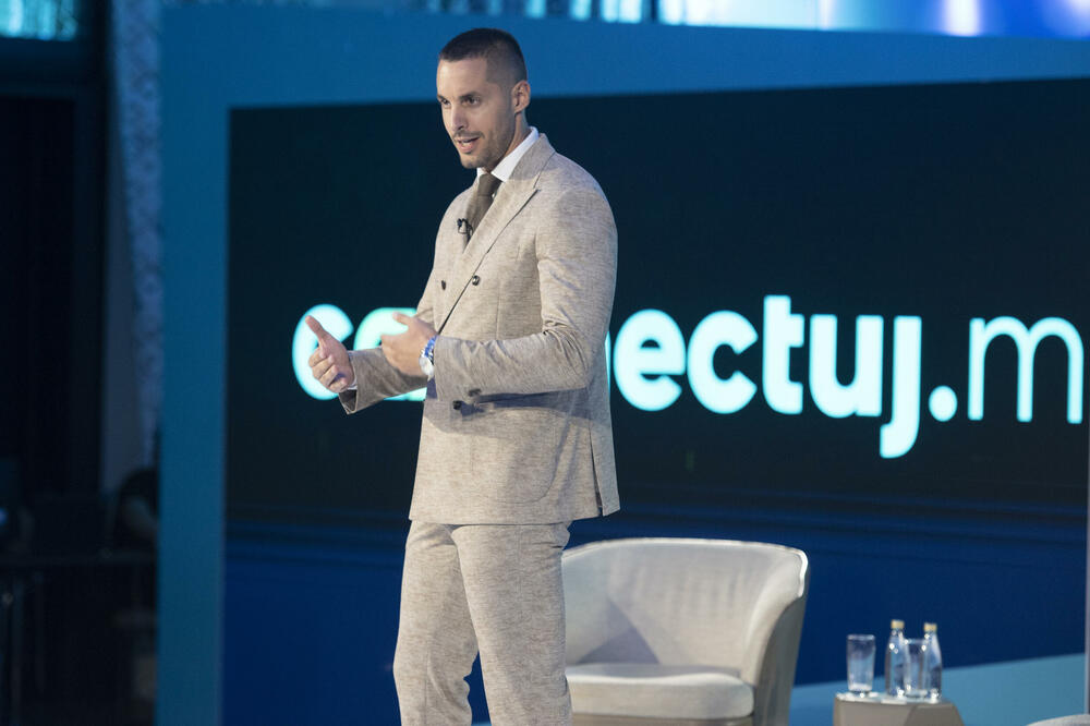 <p>Osnivač Connectuj.me platforme Goran Delić, poručio je da je kreiran model koji povezuje izuzetne pojedince i kreira autentičan prostor za razmjenu ideja, dodajući da ćemo u godinama pred nama promovisati inicijative za održivu budućnost i otvarati prostor za konstruktivnu diskusiju o svim važnim temama</p>